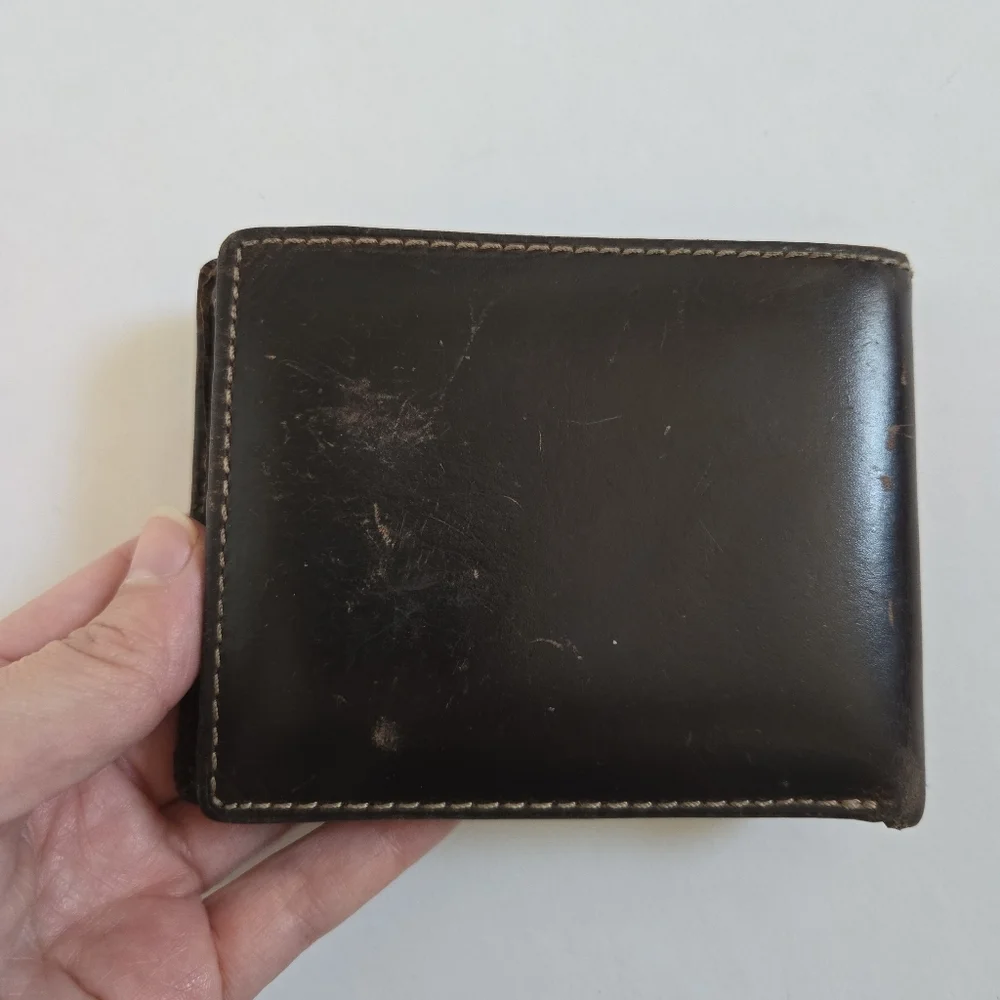 Fossil Bi-fold mens brown leather wallet